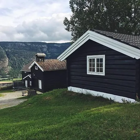 Sjarmerende Tommerhytte Pa Gardstun *