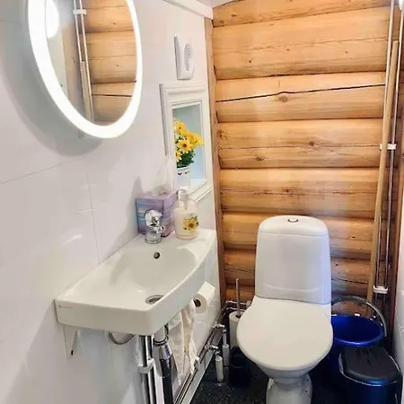 Sjarmerende Tommerhytte Pa Gardstun