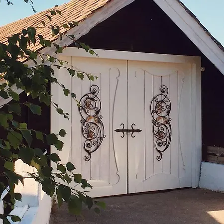 Sjarmerende Tommerhytte Pa Gardstun شقة