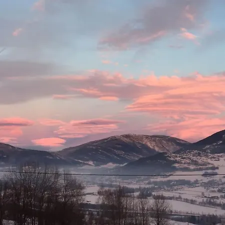 Sjarmerende Tommerhytte Pa Gardstun *