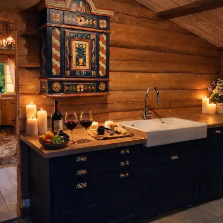 Sjarmerende Tommerhytte Pa Gardstun Baukal