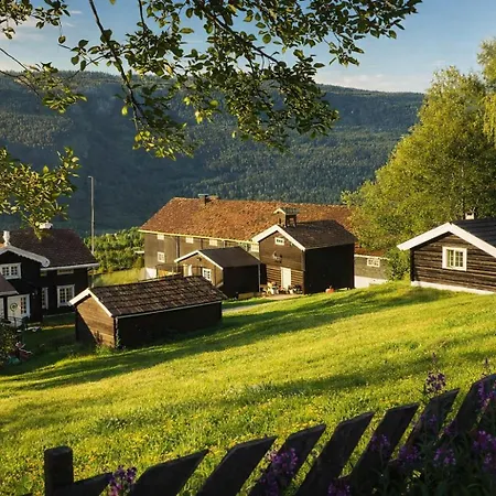 Sjarmerende Tommerhytte Pa Gardstun Baukal
