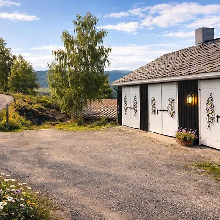 Sjarmerende Tommerhytte Pa Gardstun Appartement