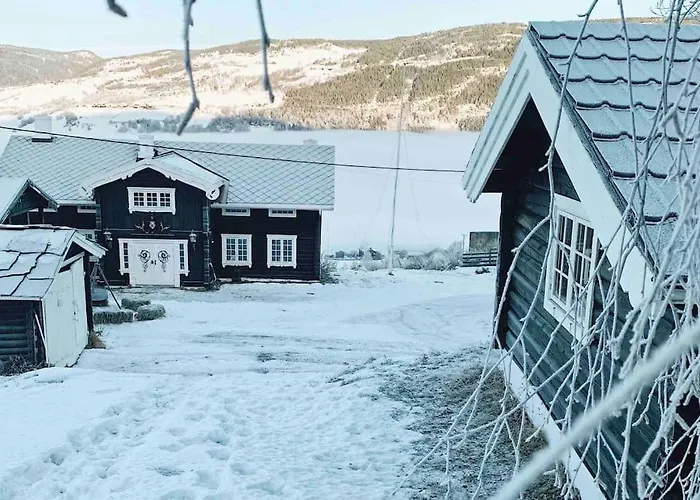 Sjarmerende Tommerhytte Pa Gardstun Lejlighed Baukal