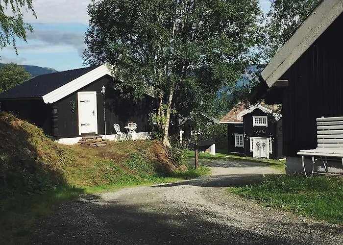 Sjarmerende Tommerhytte Pa Gardstun Lejlighed