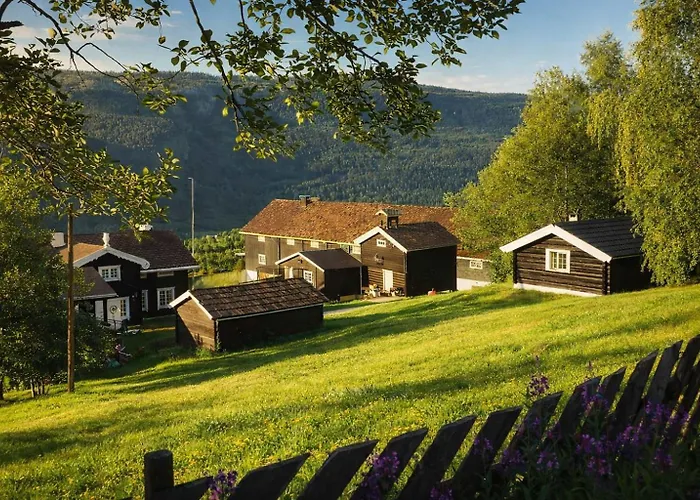 Sjarmerende Tommerhytte Pa Gardstun Baukal